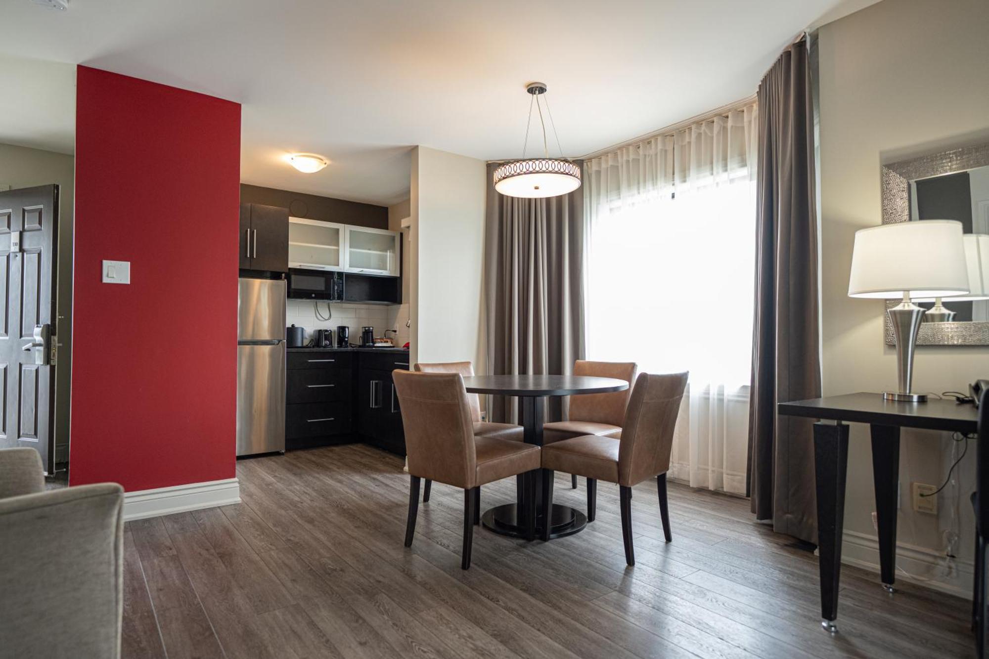 Ramada By Wyndham Ottawa On The Rideau Hotel Exterior photo