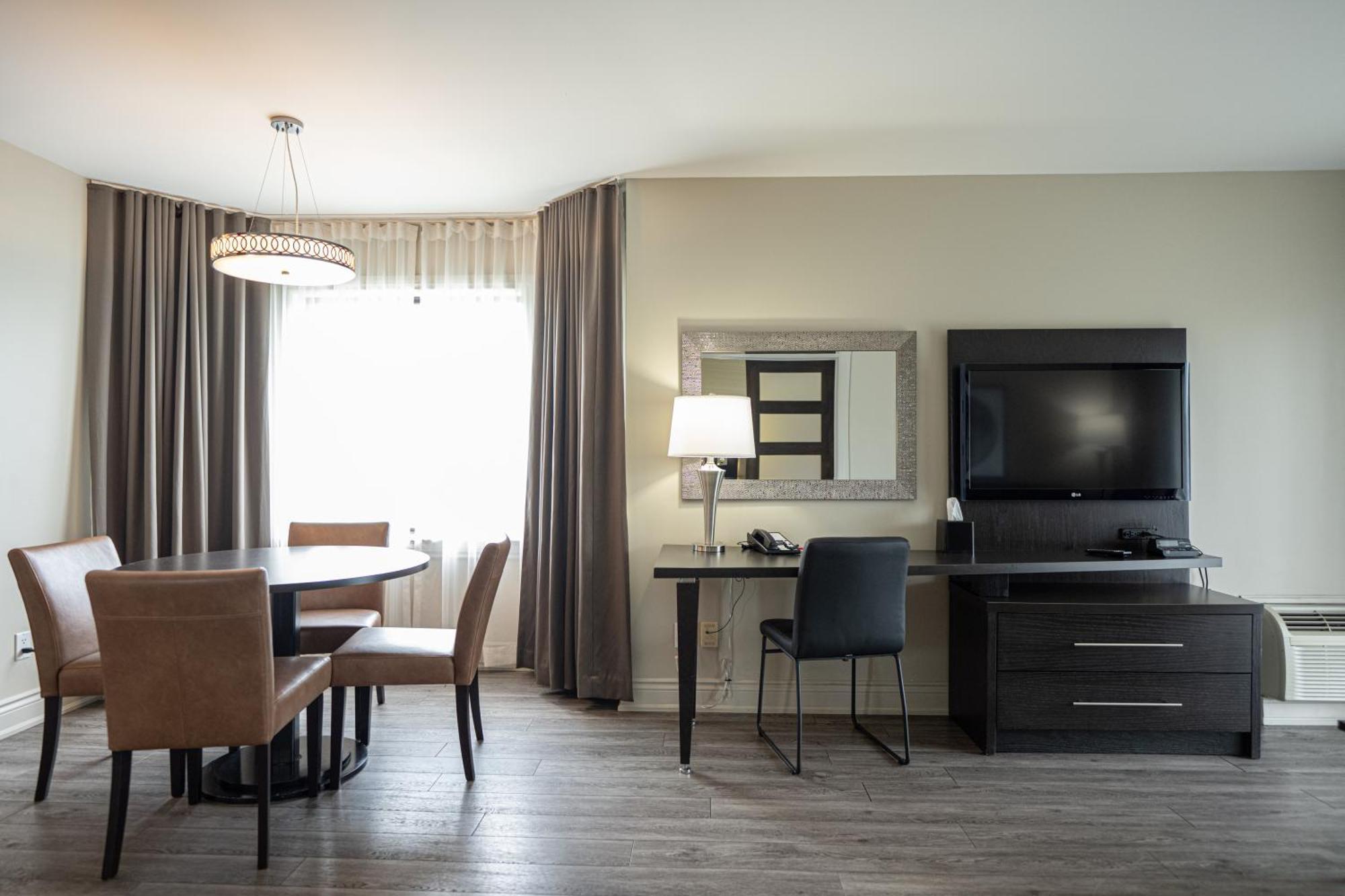 Ramada By Wyndham Ottawa On The Rideau Hotel Exterior photo