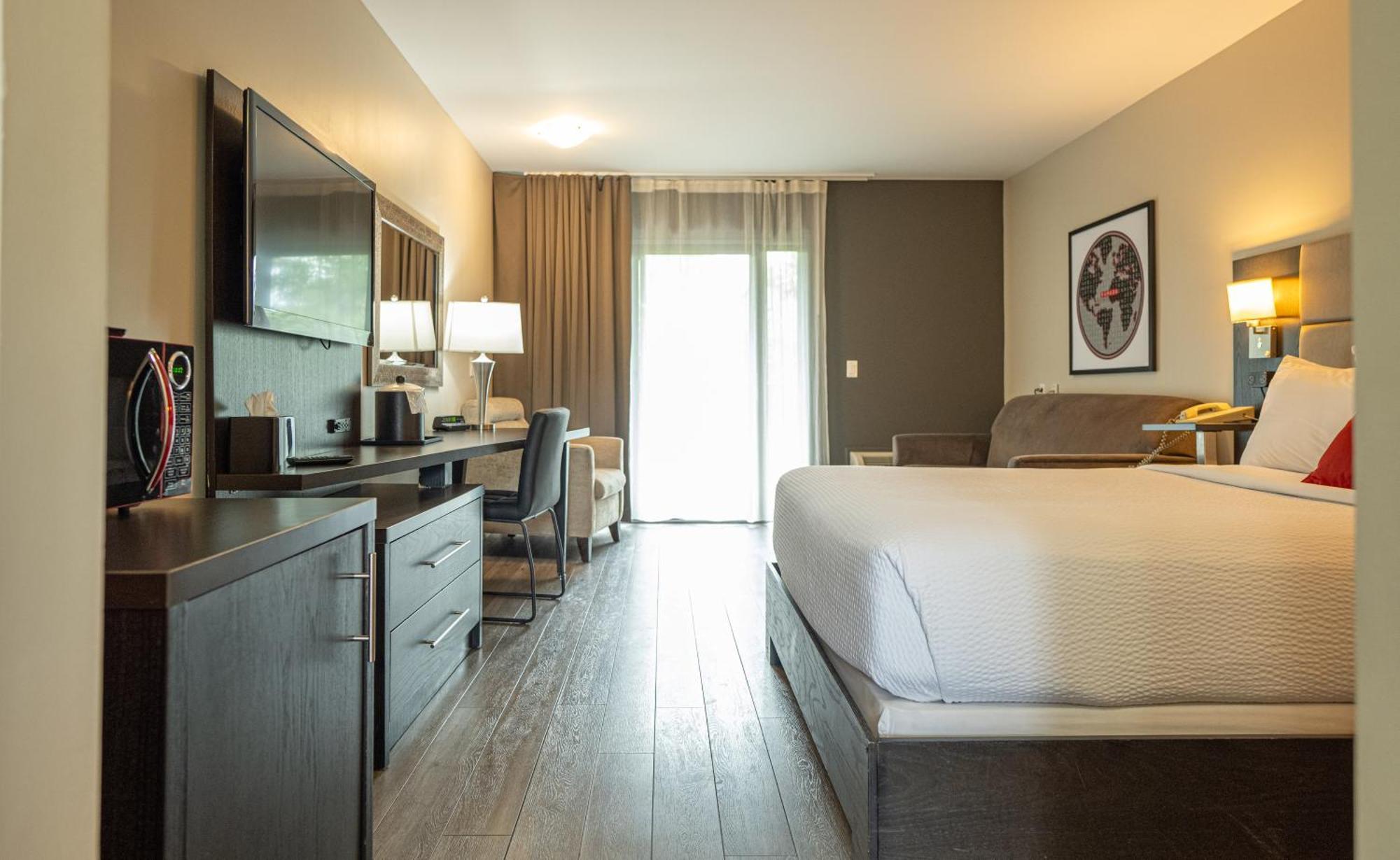 Ramada By Wyndham Ottawa On The Rideau Hotel Exterior photo