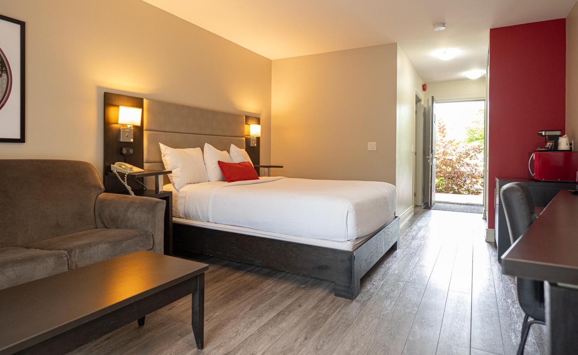 Ramada By Wyndham Ottawa On The Rideau Hotel Exterior photo