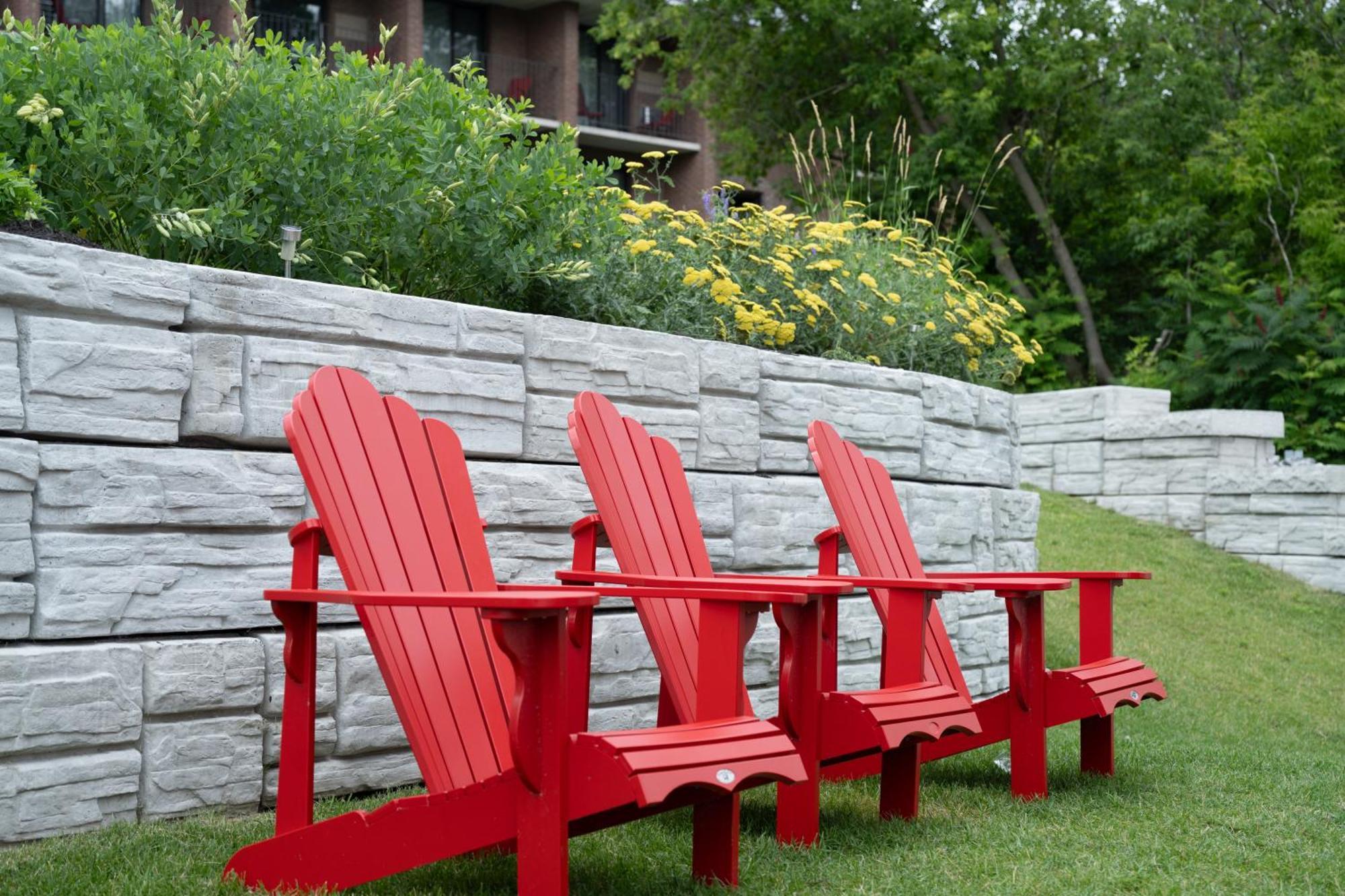 Ramada By Wyndham Ottawa On The Rideau Hotel Exterior photo