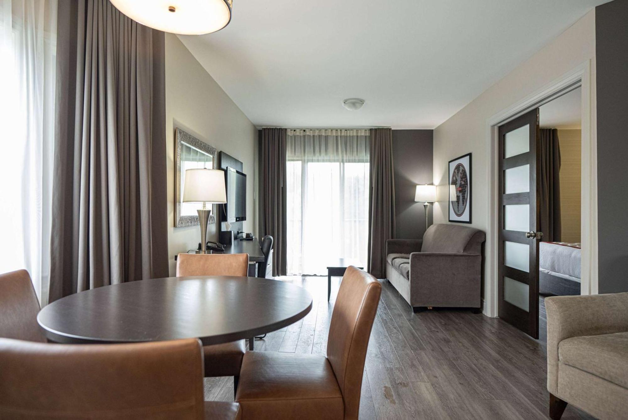 Ramada By Wyndham Ottawa On The Rideau Hotel Exterior photo